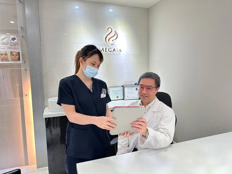 美加醫美的「4D精密眼袋撫平術」提供個人化且自然的眼袋處理方案，廣受好評